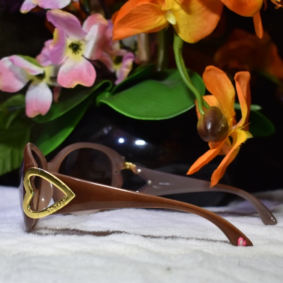Betsey Johnson Accessories - Vintage Betsey Johnson Brown Oval Heart Sunglasses
